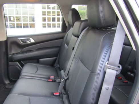 Used 2020 Nissan Pathfinder S AWD/4WD image 8