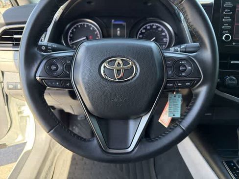 Used 2022 Toyota Camry SE image 19