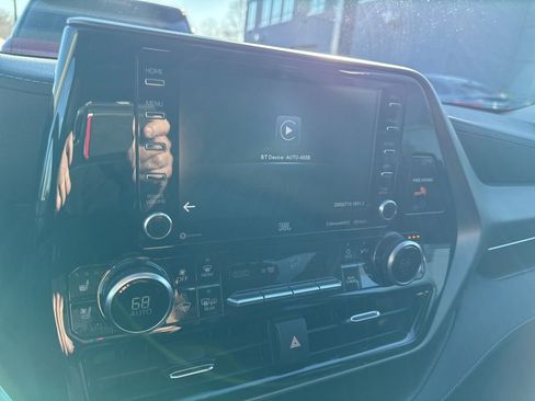 Used 2022 Toyota Highlander Limited image 19