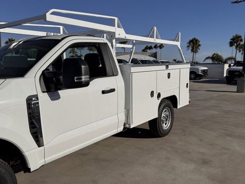 New 2025 Ford F250 XL w/ XL Chrome Package image 9