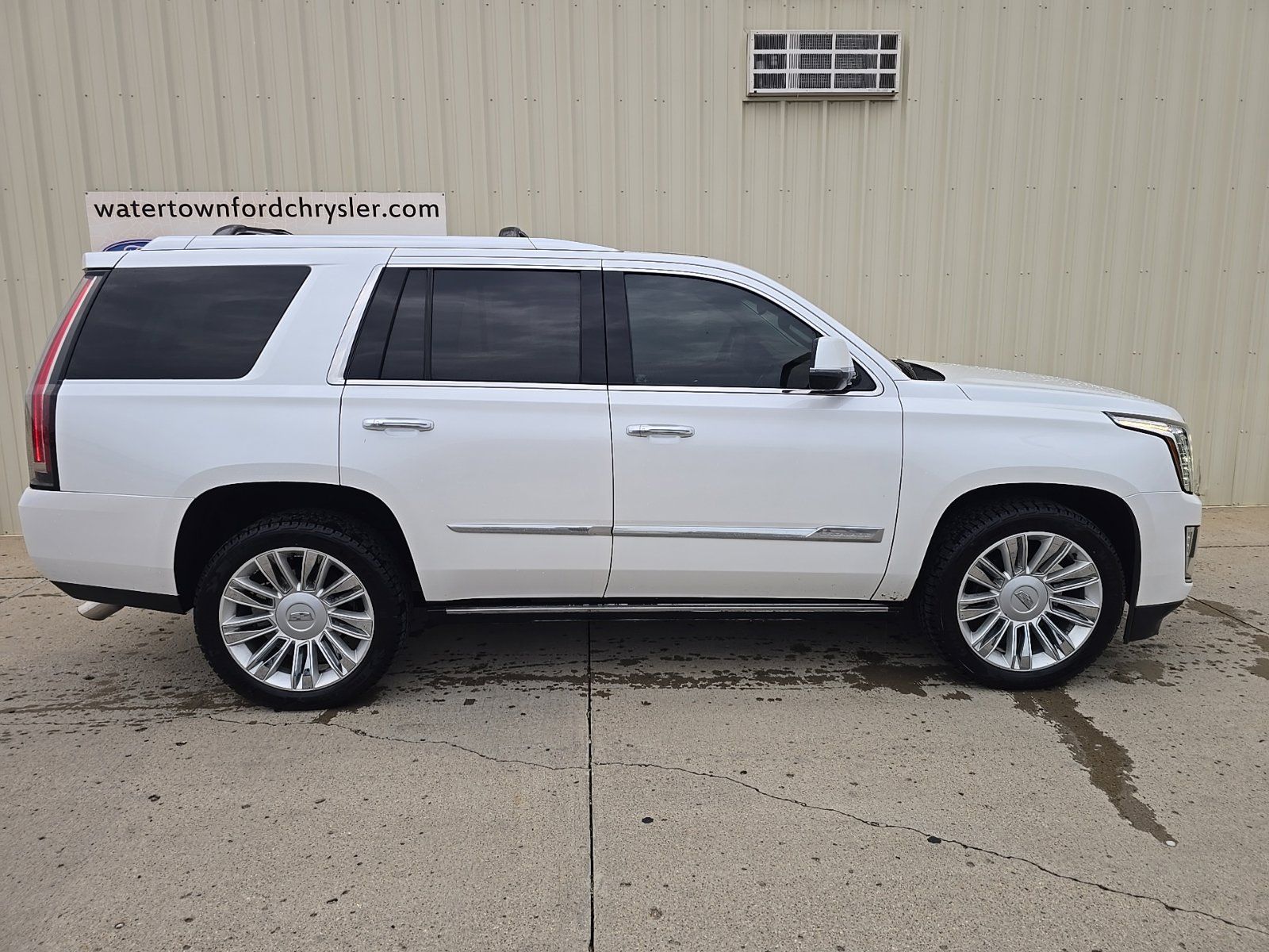 Used 2016 Cadillac Escalade Platinum AWD/4WD image 1