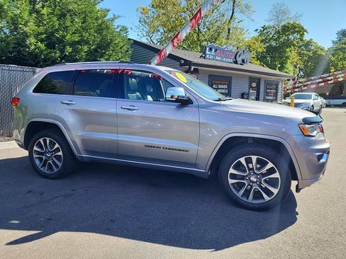 Used 2017 Jeep Grand Cherokee Overland AWD/4WD image 12