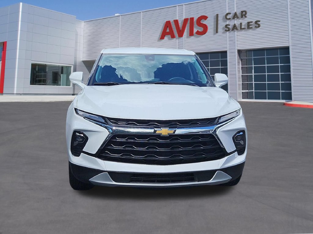 Used 2025 Chevrolet Blazer LT FWD image 2