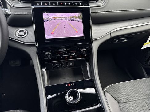 New 2025 Jeep Grand Cherokee Altitude image 9