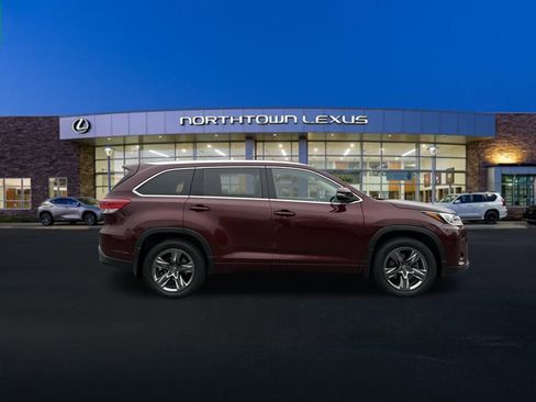 Used 2018 Toyota Highlander Limited Platinum image 26