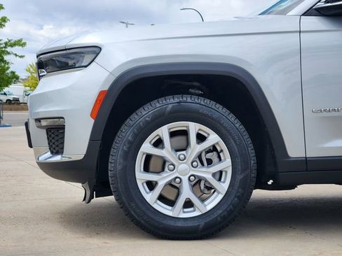 Used 2023 Jeep Grand Cherokee L Limited AWD/4WD image 9
