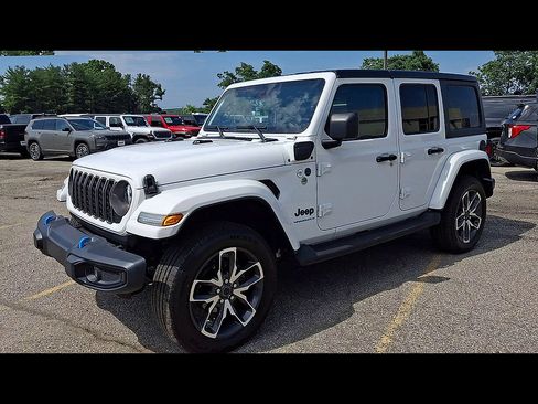 Used 2024 Jeep Wrangler Unlimited w/ Convenience Group AWD/4WD image 4