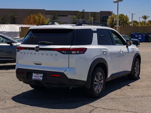 Used 2025 Nissan Pathfinder SV w/ SV Premium Package FWD image 4