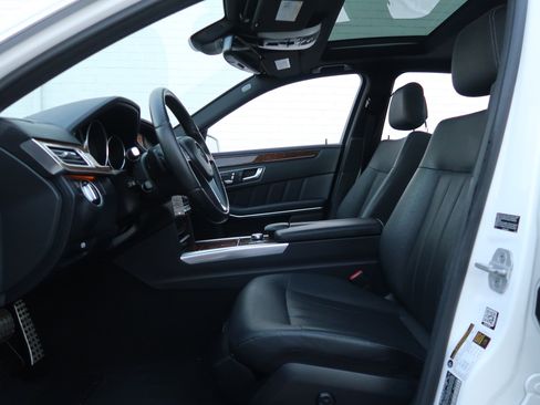 Used 2015 Mercedes-Benz E 400 4MATIC Sedan image 32