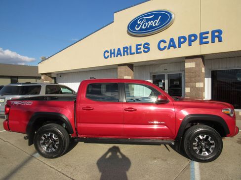 Used 2017 Toyota Tacoma TRD Off-Road image 4