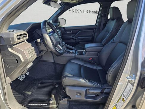 Used 2025 Toyota Tacoma TRD Sport image 17