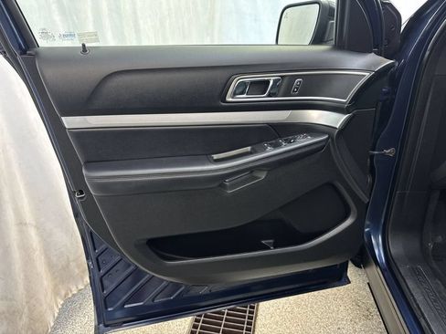 Used 2017 Ford Explorer XLT w/ Equipment Group 202A AWD/4WD image 20