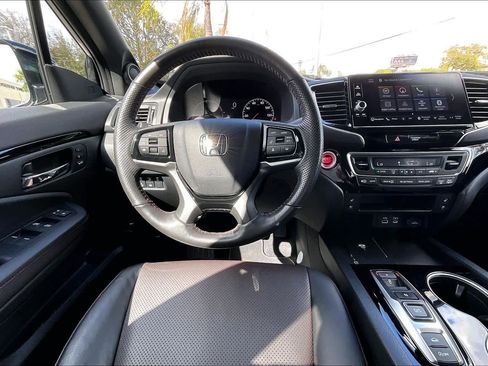 Used 2025 Honda Ridgeline Black Edition image 6