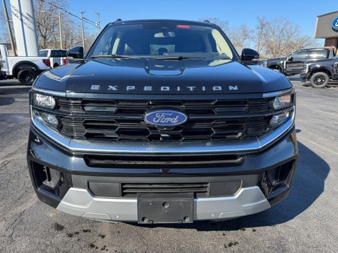 Used 2025 Ford Expedition Max Platinum image 2