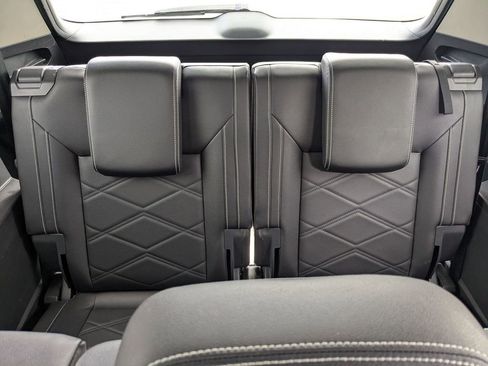 Used 2025 Volkswagen Atlas SE image 29