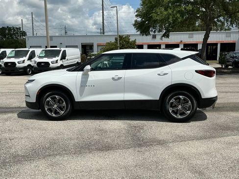 Used 2025 Chevrolet Blazer LT FWD image 3