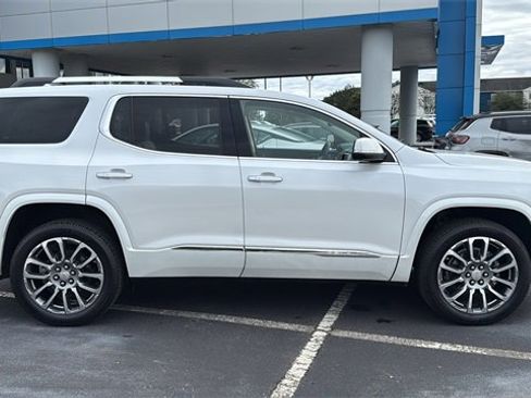 Used 2022 GMC Acadia Denali w/ Denali Technology Package image 8