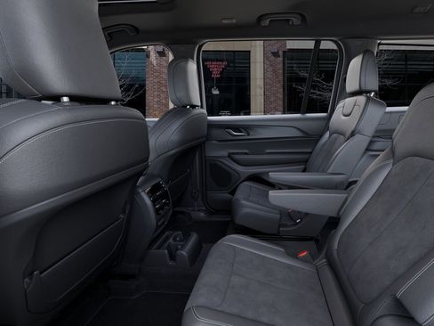 New 2025 Jeep Grand Cherokee L Altitude image 23