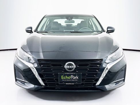 Used 2025 Nissan Altima 2.5 SV image 2