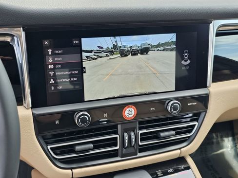 Used 2025 Porsche Macan AWD/4WD image 19