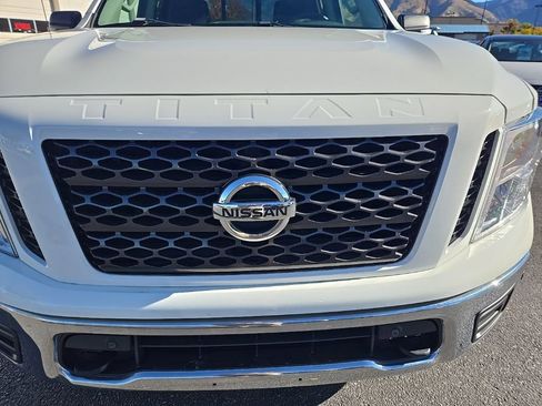 Used 2019 Nissan Titan SV w/ SV Convenience Package image 31