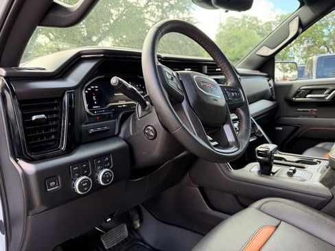 Used 2024 GMC Sierra 1500 AT4 w/ Technology Package AWD/4WD image 10