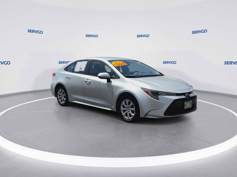 Used 2023 Toyota Corolla LE image 2