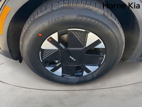 New 2026 Kia Sportage LX image 7