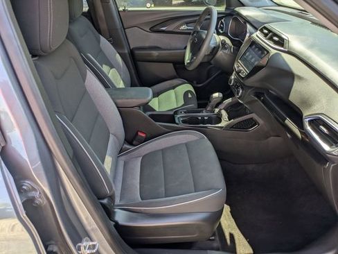 Used 2021 Chevrolet TrailBlazer LT w/ Convenience Package FWD image 28