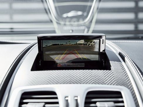 Used 2017 Aston Martin Vanquish S image 71