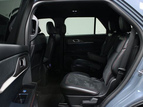 Used 2025 Ford Explorer ST RWD image 13