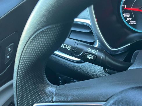 Used 2021 Chevrolet Equinox LS image 23