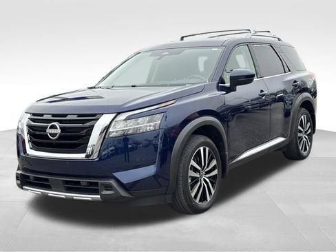 Used 2024 Nissan Pathfinder Platinum w/ Cargo Package image 2