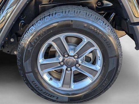Used 2019 Jeep Wrangler Unlimited Sahara image 10