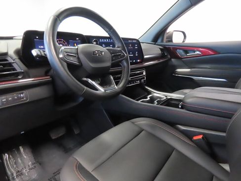 Used 2025 Chevrolet Traverse Z71 AWD/4WD image 14