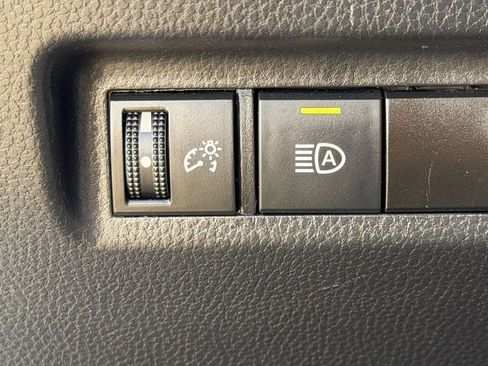Used 2024 Toyota RAV4 XLE FWD image 24