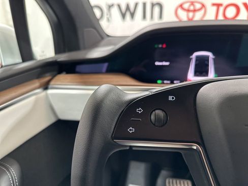 Used 2022 Tesla Model X image 27