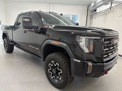 Used 2024 GMC Sierra 2500 AT4X AWD/4WD image 3