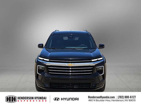 Used 2025 Chevrolet Traverse High Country FWD image 3