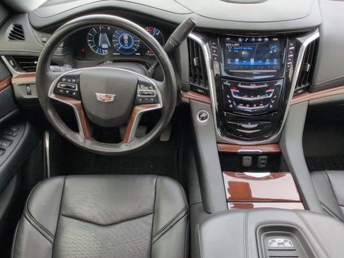 Used 2020 Cadillac Escalade Premium Luxury RWD image 4