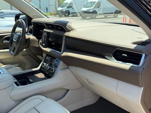 Used 2024 GMC Yukon XL Denali RWD image 18