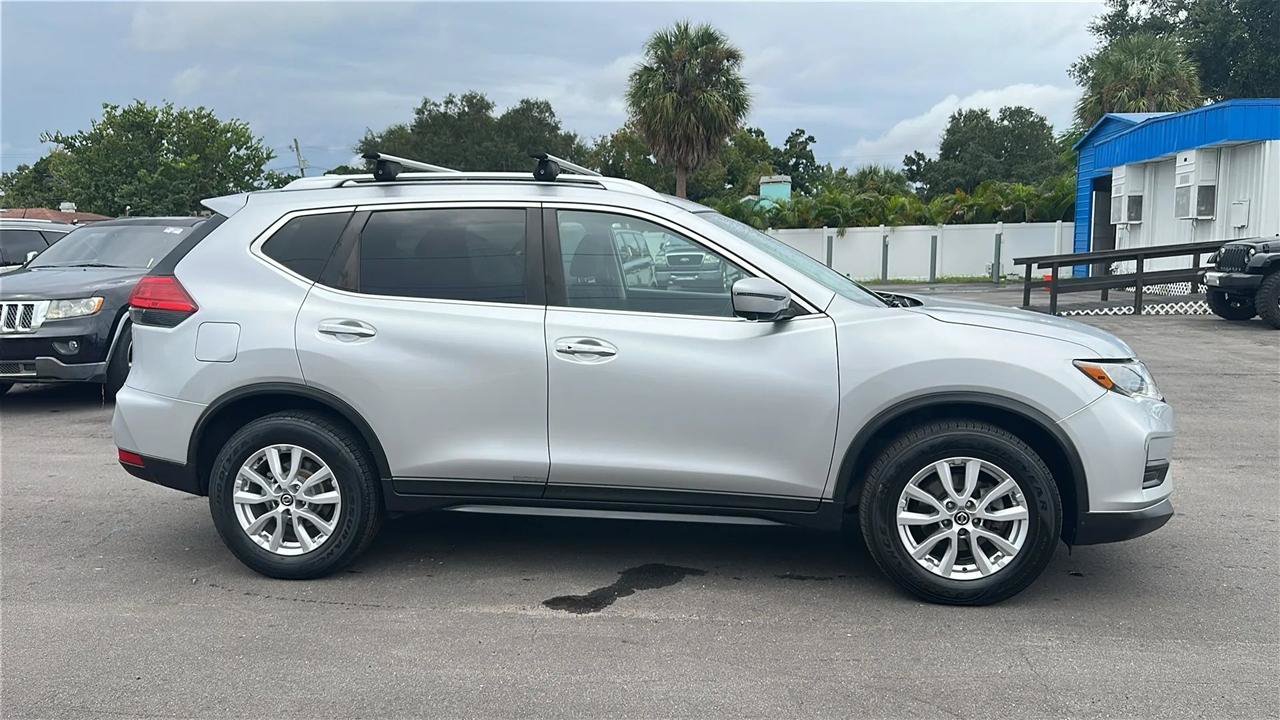 Used 2017 Nissan Rogue SV w/ SV Premium Package AWD/4WD image 7