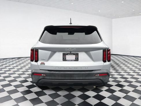 Used 2022 Kia Sorento LX AWD/4WD image 5