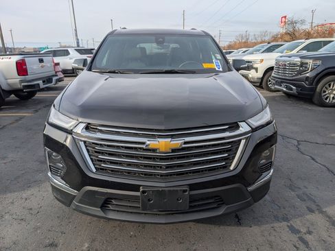 Used 2023 Chevrolet Traverse LT w/ LT Premium Package image 2