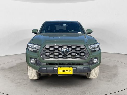 Used 2022 Toyota Tacoma TRD Off-Road w/ TRD Premium Off Road Package AWD/4WD image 3