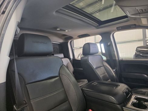 Used 2018 GMC Sierra 2500 Denali w/ Duramax Plus Package AWD/4WD image 23