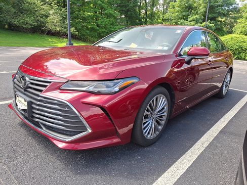 Used 2019 Toyota Avalon Limited w/ Advanced Safety Package FWD image 2