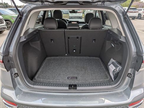 Used 2025 Volkswagen Taos SEL image 31