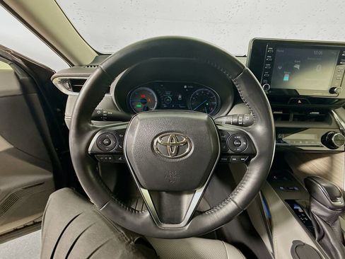 Certified 2021 Toyota Venza XLE w/ Softex Package AWD/4WD image 12
