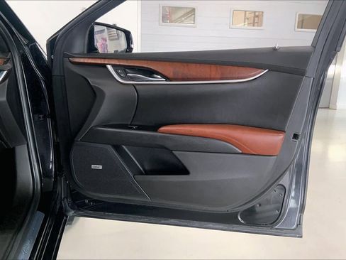 Used 2019 Cadillac XTS Luxury image 25